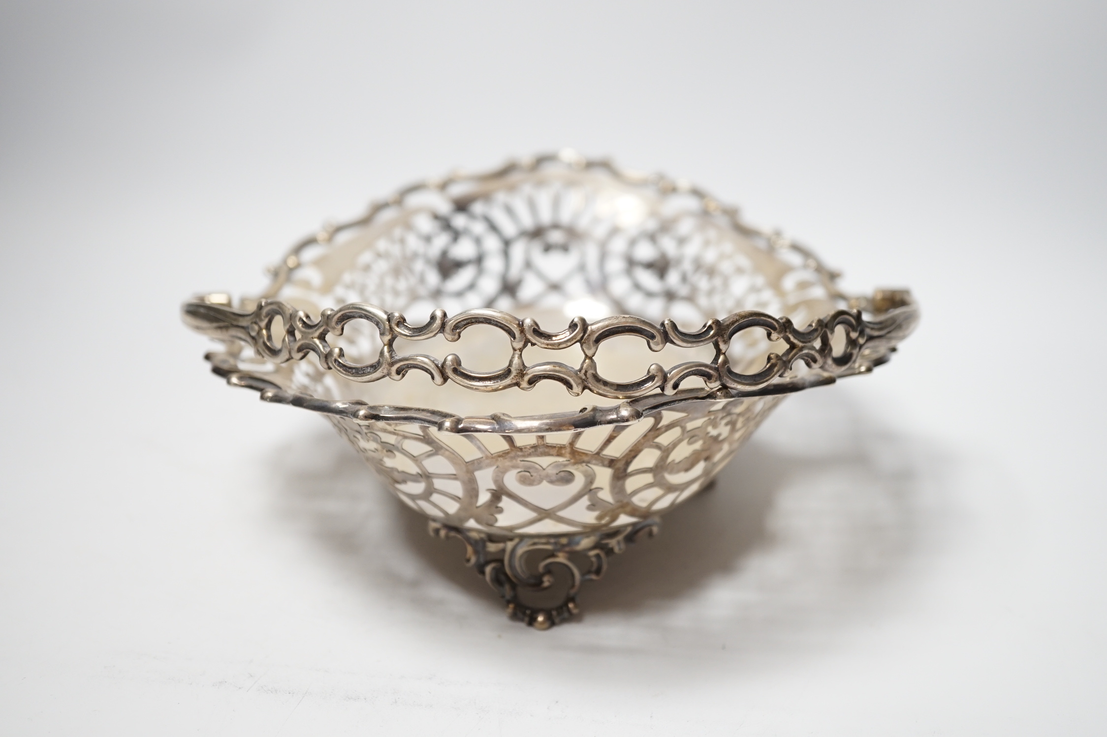 An Edwardian pierced silver oval fruit basket, William Hutton & Sons, Ltd, Sheffield, 1902?, 30cm, 18.9oz.